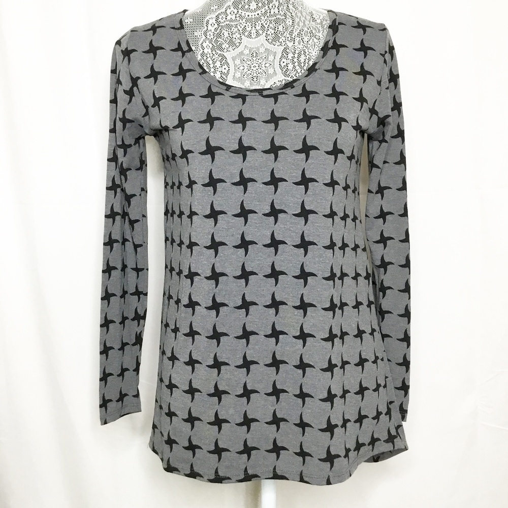 LuLaRoe Top Gray Black Windmill Pattern Round Neck